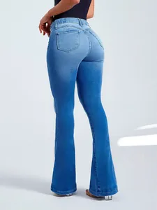 Vue arrière détaillée d'un jean évasé stretch pour femme à taille haute et coupe slim