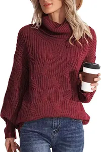 Vue détaillée du motif en maille torsadée sur ce pull bordeaux ample à col roulé