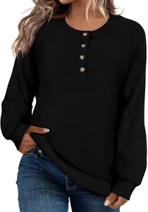 Pull en maille noir pour femme avec col à boutons et détails de texture douce