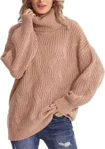 Vue détaillée d'un pull à col roulé ample pour femme avec motif torsadé vieux rose