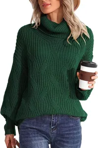 Vue détaillée de la maille torsadée verte et du col roulé chaud pour femme d'hiver