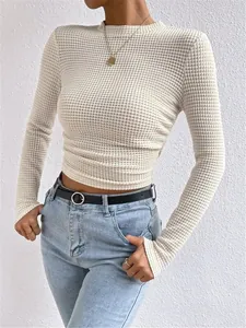 Gedetailleerd overzicht van dames slim fit wafelgebreid shirt met lange mouwen en plooien