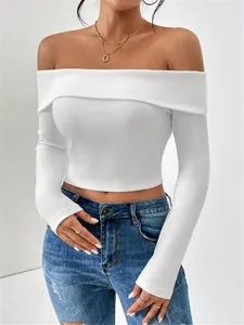 Top corto bianco a spalle scoperte a maniche lunghe con vestibilità slim a costine