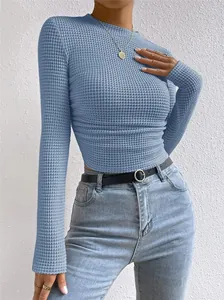 Detailweergave blauwe wafelgebreide crop top met lange mouwen voor dames slim fit