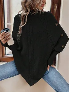 Maglione nero a trecce con collo alto e bottoni decorativi, vista dettagliata
