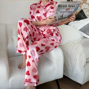 Ensemble de pyjama en satin rose pour femme avec cœurs, haut court et pantalon