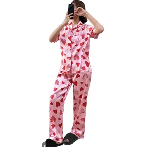 Ensemble pyjama en satin rose avec motif cœur, haut manches courtes et pantalon