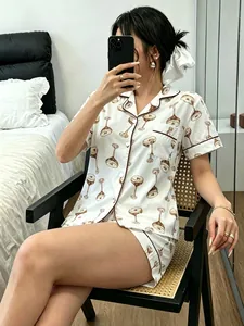 Damen-Schlafanzug mit Weinglas-Muster, Kurzarm-Revers-Oberteil und passende Shorts
