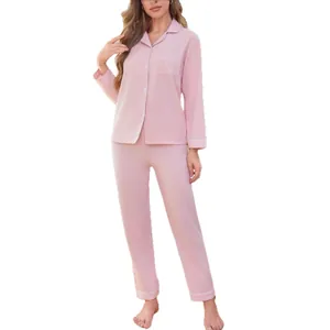 Bequemes rosa Langarm-Pyjama-Set für Damen mit weißer Herzstickerei auf der Tasche