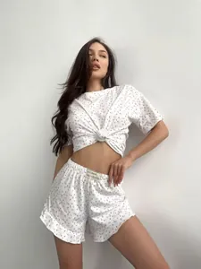 Dames katoenen pyjamaset met bloemenprint, korte mouwen en schattige ruches aan de short