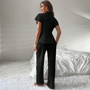 Elegante set pigiama in maglia nera da donna con top a maniche corte e pantaloni lunghi