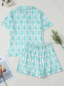 Detailansicht des süßen Affen-Prints auf diesem weiß-mintgrünen Pyjama-Set für Damen