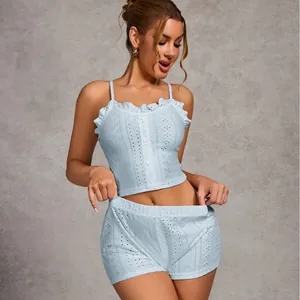 Sexy hellblaues zweiteiliges Loungewear-Set aus Lochspitze mit Rüschen-Camisole und Shorts