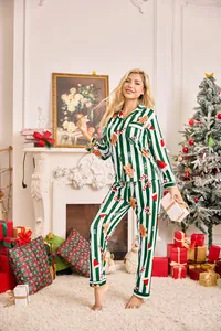 Pyjama de Noël rayé vert pour femmes avec motif d'homme en pain d'épice