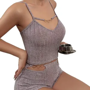Set da casa 2 pezzi in maglia a coste per donna con catene metalliche dorate a cuore