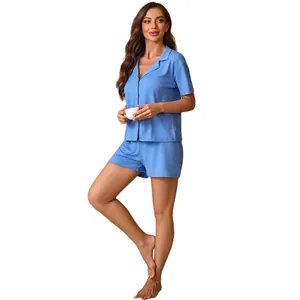 Ensemble de pyjama bleu décontracté deux pièces avec chemise à manches courtes et short