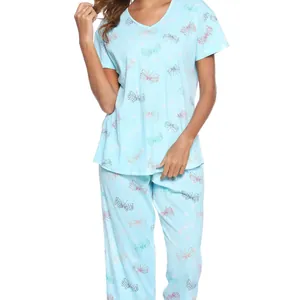 Dames pyjamaset in grote maten met vlinderprint, top met korte mouwen en lange broek