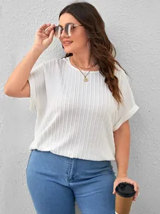 Fashionable plus size white short sleeve T-shirt with textured knit for women