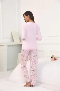 Ensemble pyjama rose à manches longues et pantalon imprimé, vue de dos détaillée pour femme