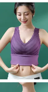 Detaillierte Ansicht eines lila Thermo-Tops mit Polstern und Spitzenverzierung.