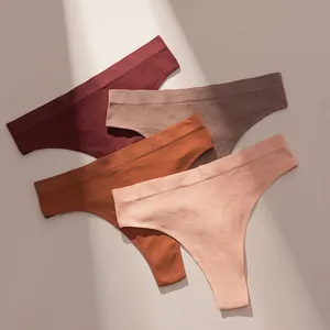 Juego de cuatro tangas de canalé sin costuras en tonos cálidos de otoño