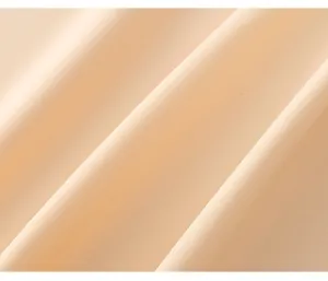 Detailaufnahme von atmungsaktivem Eisseidengewebe für nahtlose Sportunterwäsche.