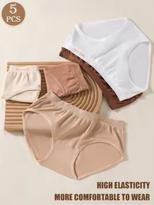 Dettaglio di slip senza cuciture ad alta elasticità con tassello in cotone da donna.