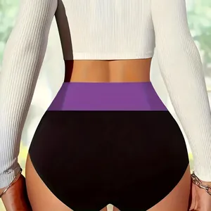 Rückansicht einer nahtlosen Damen-Unterhose mit hohem Bund in Lila und Schwarz