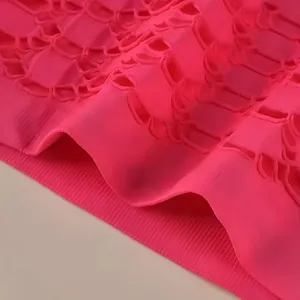 Bandeau senza cuciture rosa brillante con trama in tessuto elastico traspirante