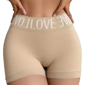 Boxer de sport beige sans couture pour femmes avec inscription LOVE à la taille