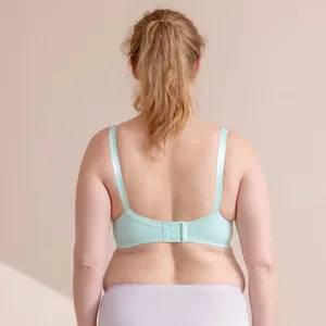 Achteraanzicht van een plus-size mintgroene beha met comfortabele brede schouderbanden
