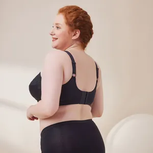 Elegantes Plus-Size-BH-Set ohne Bügel in Schwarz, detailreiche Seiten-Rückansicht.