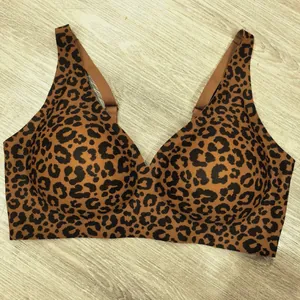 Seamless leopard print push-up bra with deep V-neck and adjustable straps for women