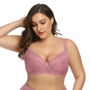 Detailansicht eines atmungsaktiven Plus-Size-BHs aus rosa Spitze mit Blumenmuster für Damen