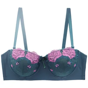 Vue détaillée d'un soutien-gorge push-up sarcelle avec broderie dentelle rose violette