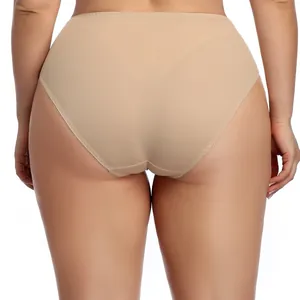 Rückansicht hautfarbener, nahtloser Baumwoll-Slips in Übergröße mit hoher Taille