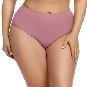 Nahaufnahme von nahtlosen Plus-Size-Unterwäsche mit hoher Taille in staubigem Rosé-Stoff