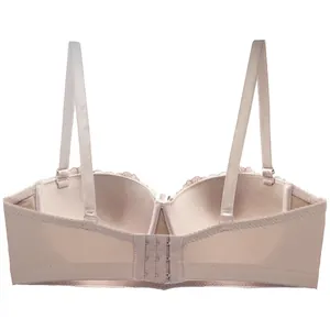 Vue arrière d'un élégant soutien-gorge brodé beige de style français avec bretelles réglables