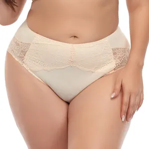 Detailansicht von beigen Taillenslips mit Spitze und Blumenmuster für Damen.