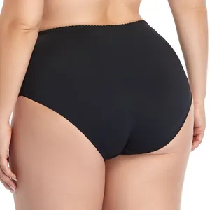 Détail arrière de culotte grande taille noire sans couture avec bordure en dentelle