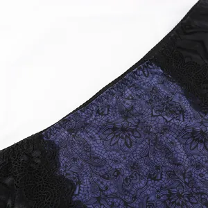 Detailansicht des lila Blumendrucks und der schwarzen Spitze für Damen Unterwäsche