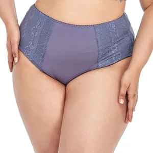 Gros plan détaillé de culottes confortables en coton et dentelle violette grande taille