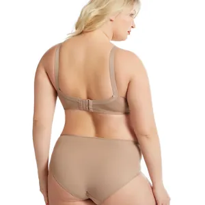 Vista trasera de un conjunto de sujetador deportivo beige de talla grande y suave