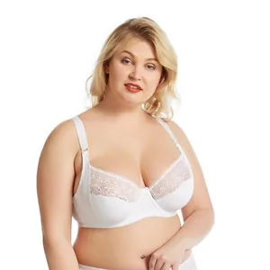 Detalle de sujetador de encaje blanco de talla grande con copa E y soporte para mujeres.