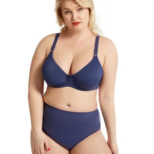 Vista detallada del conjunto de sujetador de talla grande y braga de talle alto azul marino
