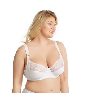 Primer plano de un sujetador de encaje blanco de talla grande con bordado floral elegante