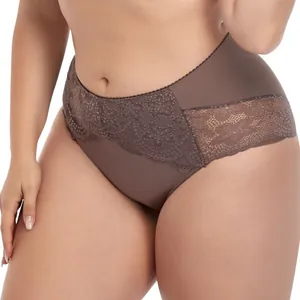 Detailansicht brauner Plus-Size-Slip mit hoher Taille und Spitze