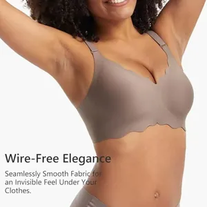 Comfortable seamless wire-free bra with scalloped edges for a smooth invisible fit