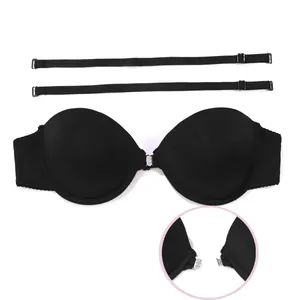 Detalle de sujetador push-up negro sin tirantes con hebilla delantera y tirantes