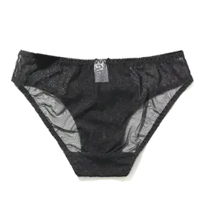 Detailansicht der sexy schwarzen transparenten Netzslips aus leichtem, atmungsaktivem Stoff